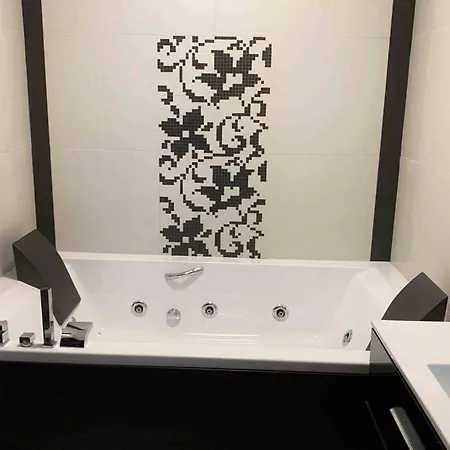 Lovely With Sea View And A Hot Tub Apartment *